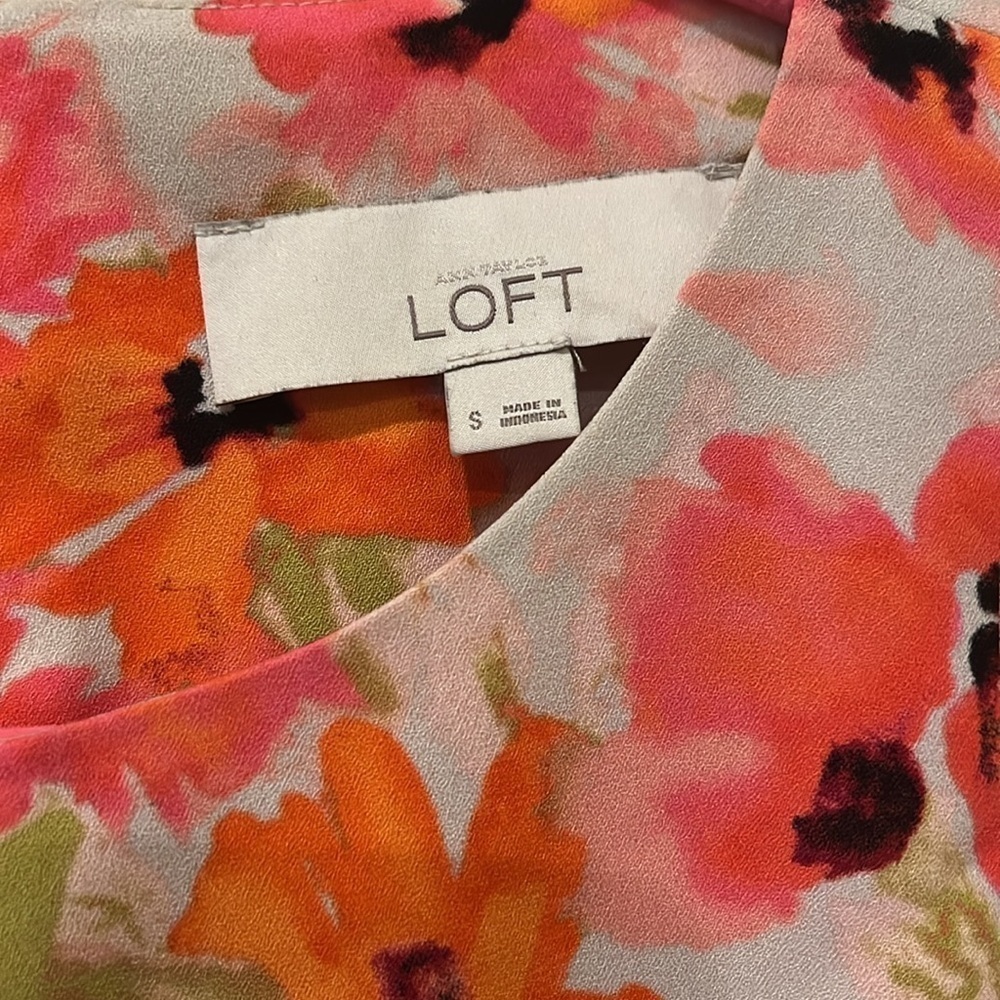 Loft floral blouse, small ๐ต - Picture 3 of 7